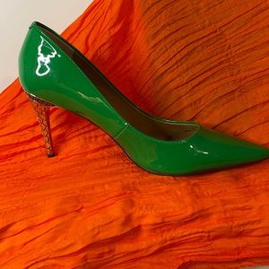 J. Renee’ patent Shoes, memory foam inserts, 3.5”